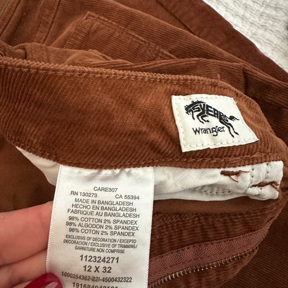 Wrangler High Rise Bold Boot Cords - Picture 5 of 9